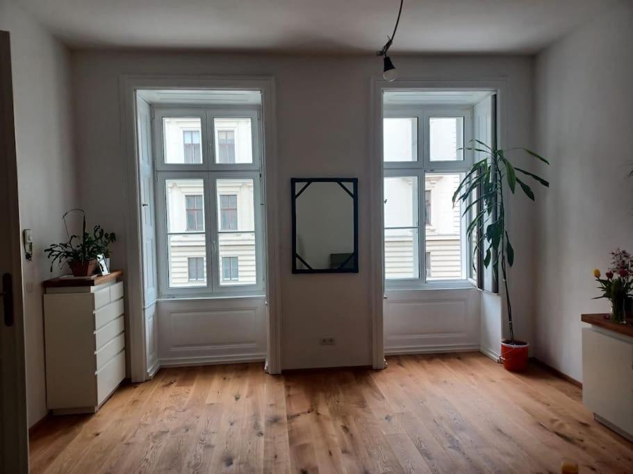 Sehr Zentral Gelegen Appartement Wenen Buitenkant foto